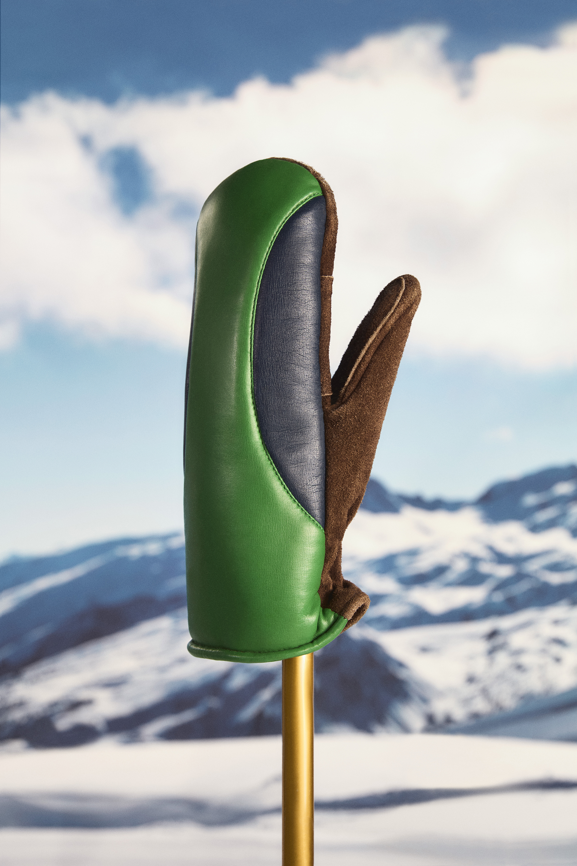 Winter-themed campaign set design with snow and ski elements for Penhaligon by Paris-based set designer Nara Lee (Nara Lee Studio)