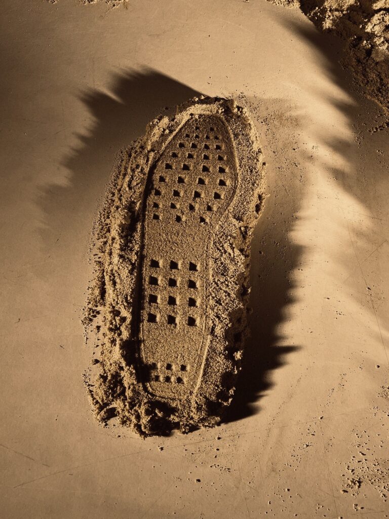 Minimal and refined luxury still life composition for Hermès, with sculptural set design and prop styling by Paris-based set designer Nara Lee, founder of Nara Lee Studio and nara.world, represented by Lambert Lambert agency, photographed by Paul Kooiker