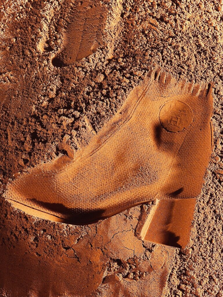Editorial still life set design for Hermès Le Monde, combining conceptual prop styling and refined compositions, created by Paris-based set designer Nara Lee (Nara Lee Studio), represented by Lambert Lambert agency, in collaboration with photographer Paul Kooiker