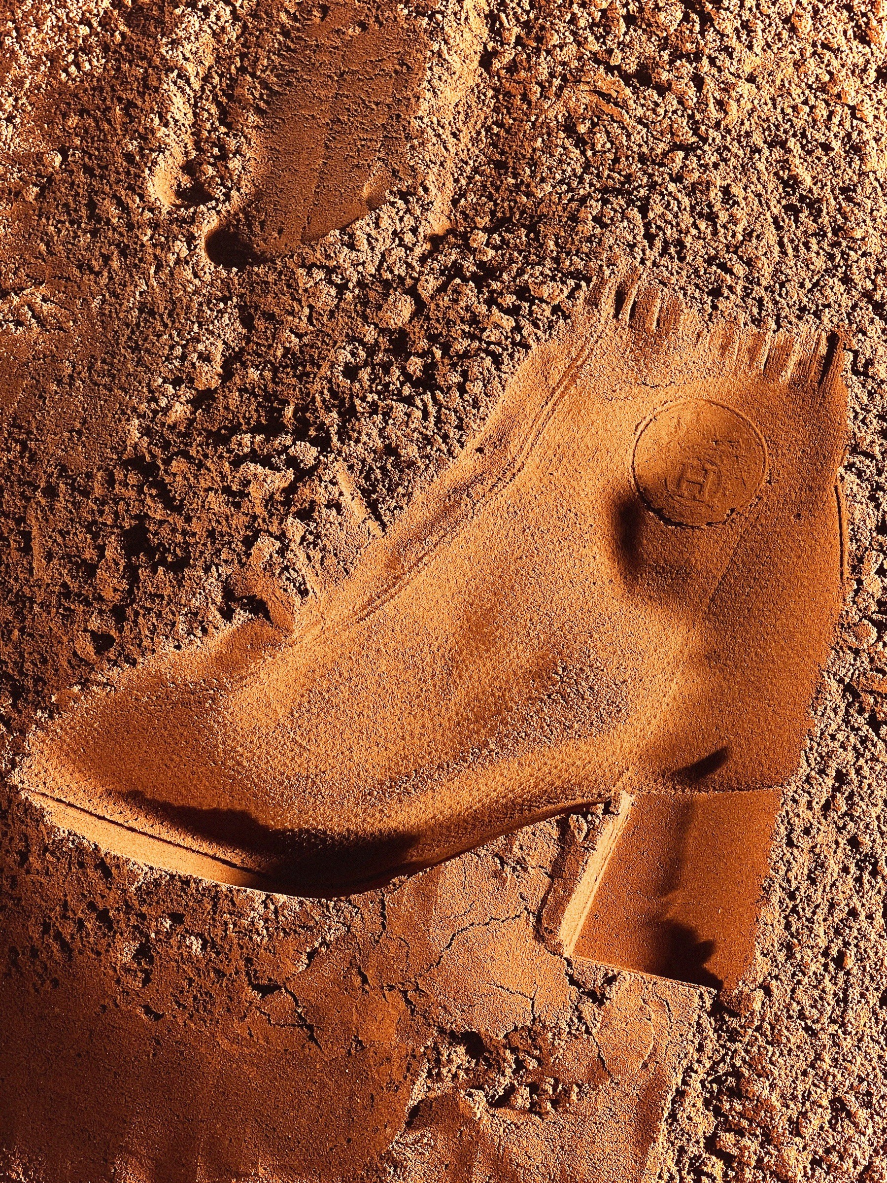 Editorial still life set design for Hermès Le Monde, combining conceptual prop styling and refined compositions, created by Paris-based set designer Nara Lee (Nara Lee Studio), represented by Lambert Lambert agency, in collaboration with photographer Paul Kooiker