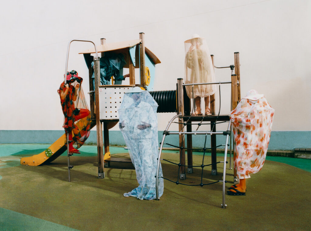 Clean and structured set design for SSAW fashion editorial by Paris-based set designer Nara Lee (Nara Lee Studio)