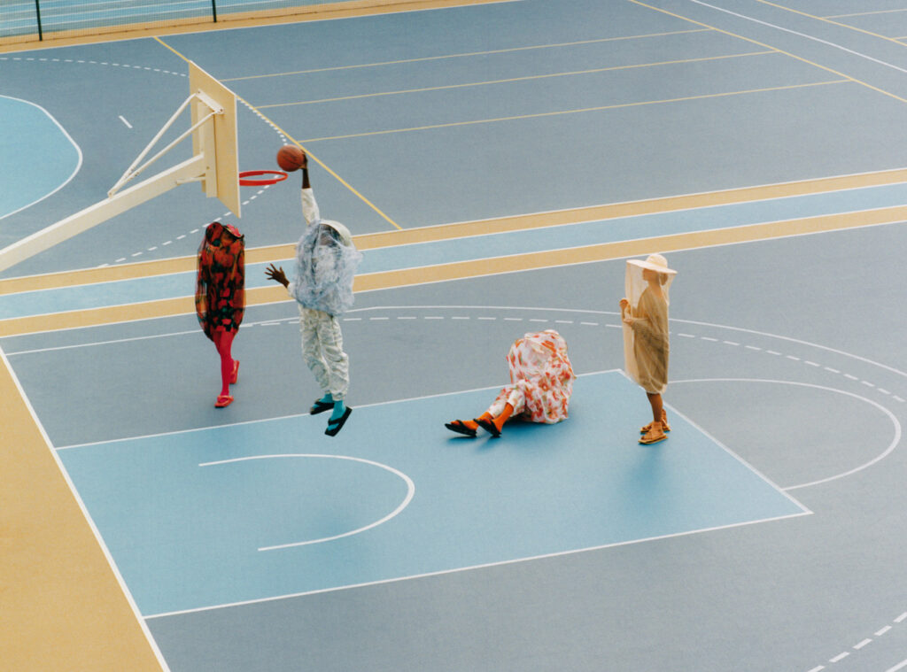 Conceptual fashion set design with performance elements for SSAW by Paris-based set designer Nara Lee (Nara Lee Studio)