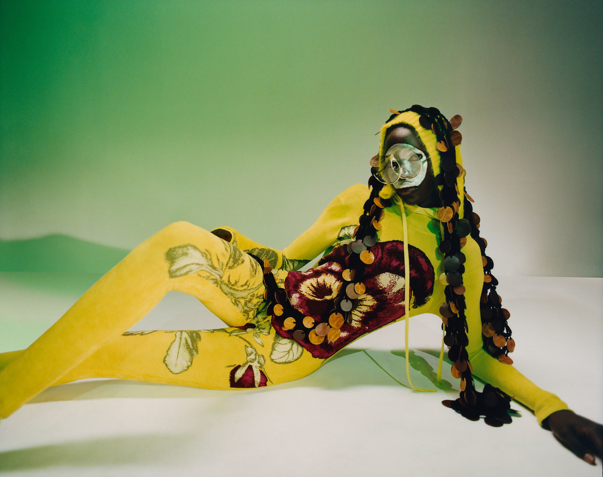 Sculptural fashion set design with vibrant colors for Re-Edition by Paris-based set designer Nara Lee (Nara Lee Studio)