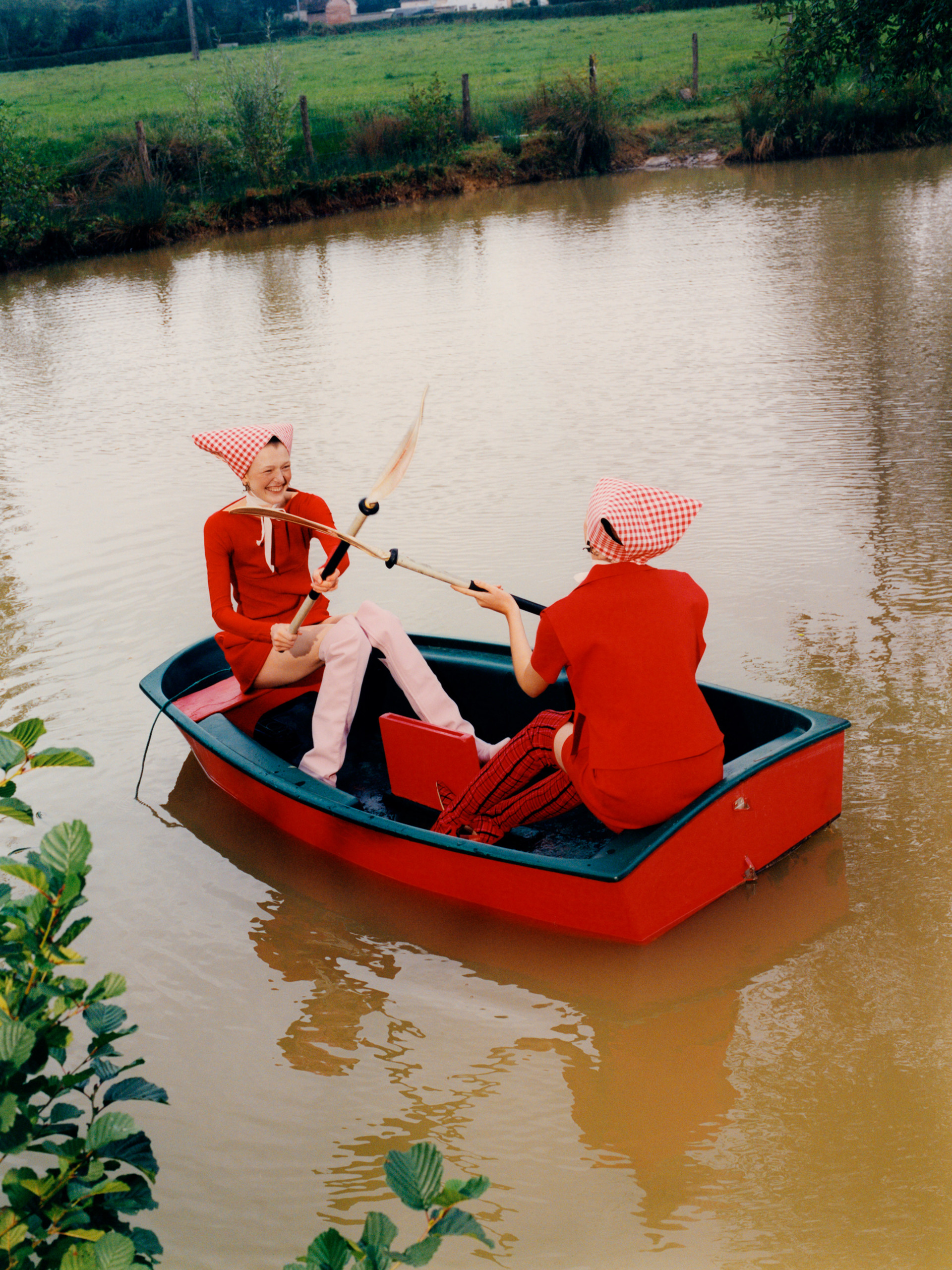 Vibrant fashion shooting set design with playful and bold colors for Vogue France, created by Nara Lee Studio, Paris-based set designer and prop stylist Nara Lee, represented by Lambert Lambert agency, styled by Imruh Asha