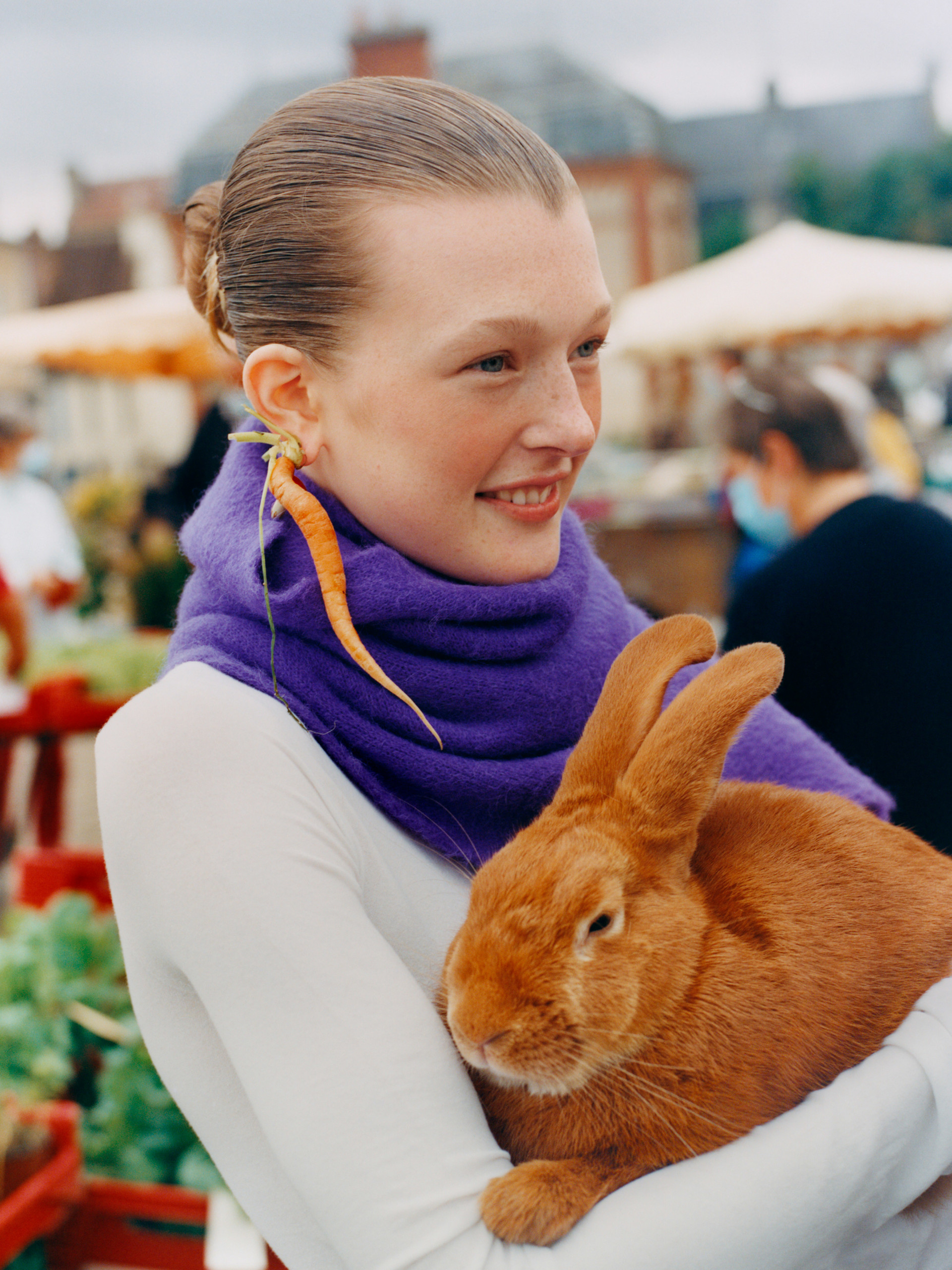 Bold and vibrant scenography for Vogue France fashion editorial, with colorful set design by Paris-based set designer Nara Lee, founder of Nara Lee Studio and nara.world, represented by Lambert Lambert agency, photography by Osma Harvilahti