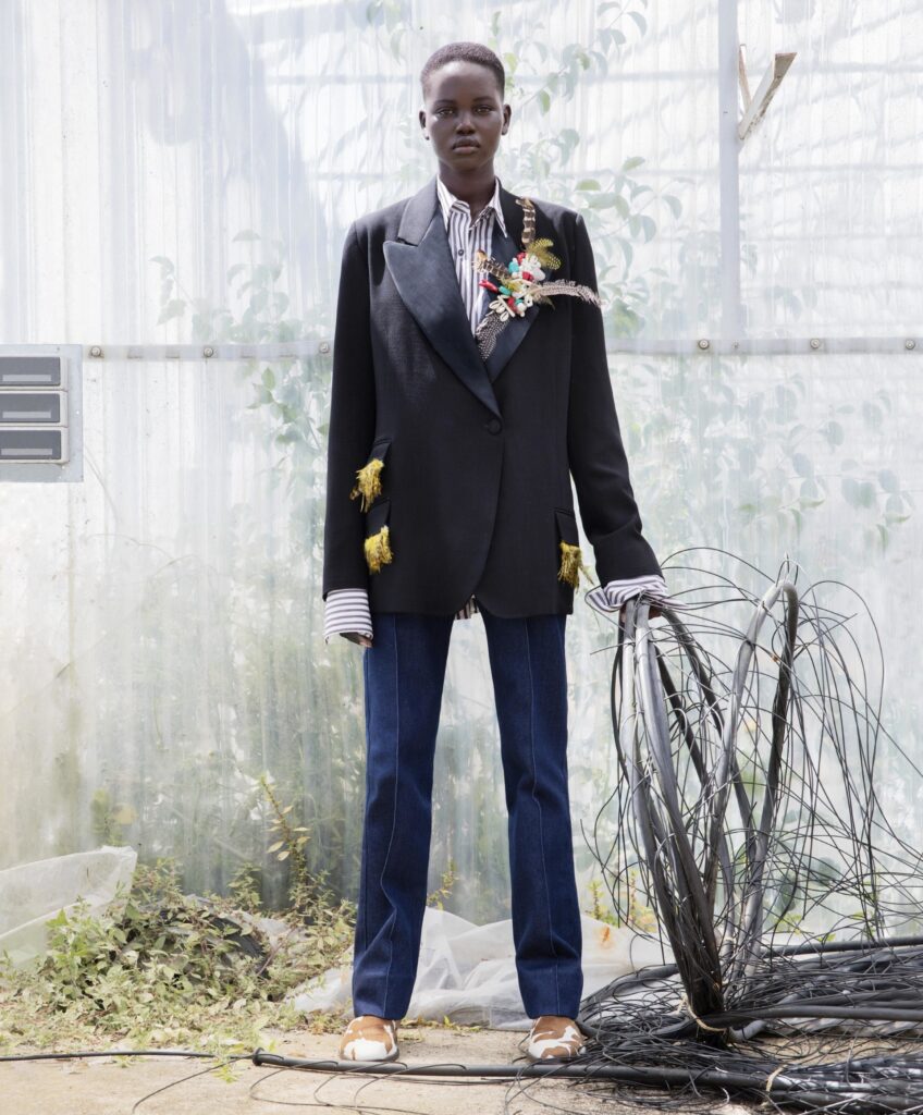 Minimal and natural set design for Vogue US editorial by Paris-based set designer Nara Lee (Nara Lee Studio)